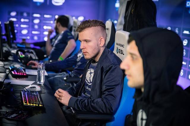 LCK第八周：HLE锁定前二、DK锁定季后赛，Peyz仍在POG榜